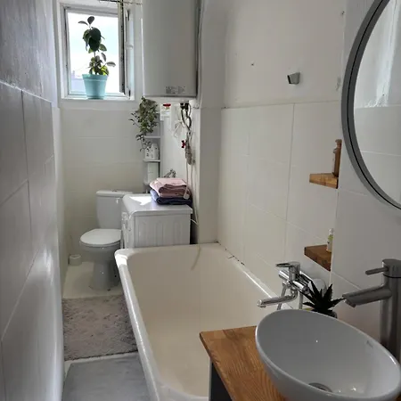 затишна квартира-студія неподалік від вокзалу Львов